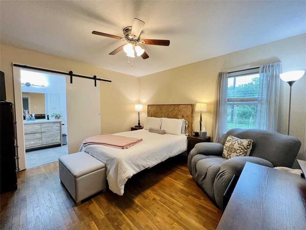 310 W 15th St - Photo 7 of 30