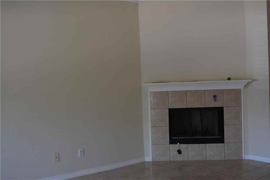 1702 Shady Creek Dr - Photo 3 of 11