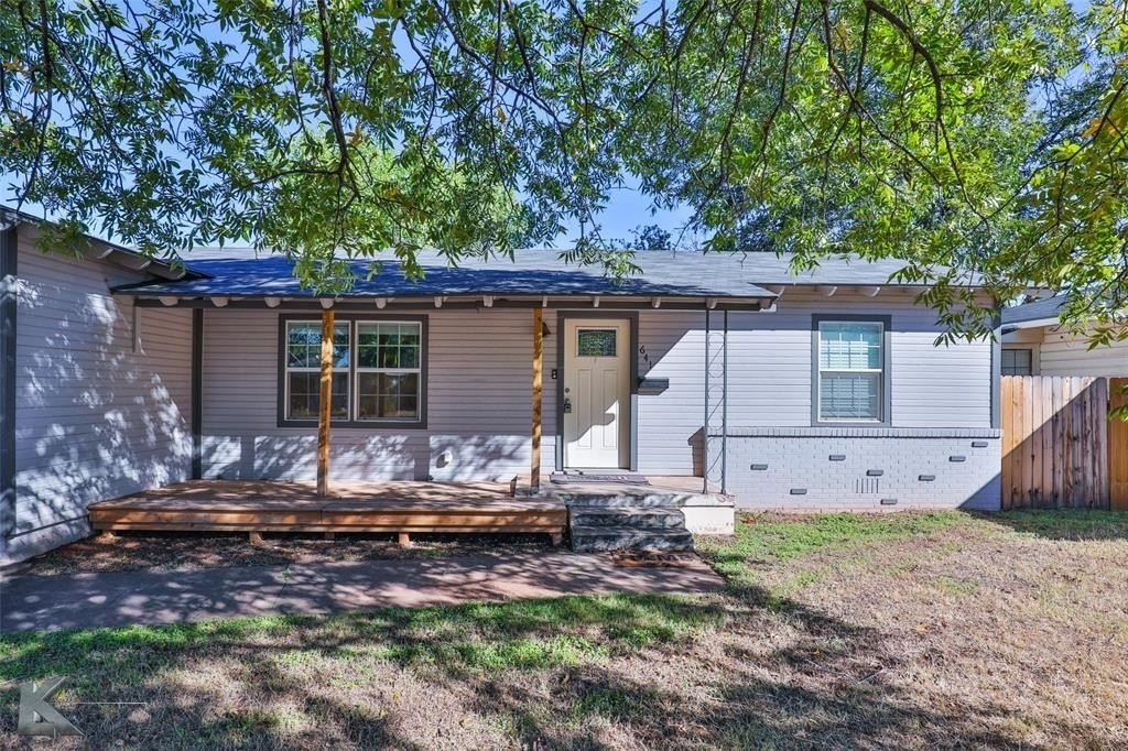 641 Woodlawn Dr - Photo 4 of 40