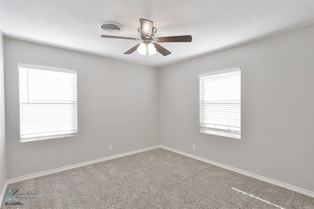 641 Woodlawn Dr - Photo 6 of 40