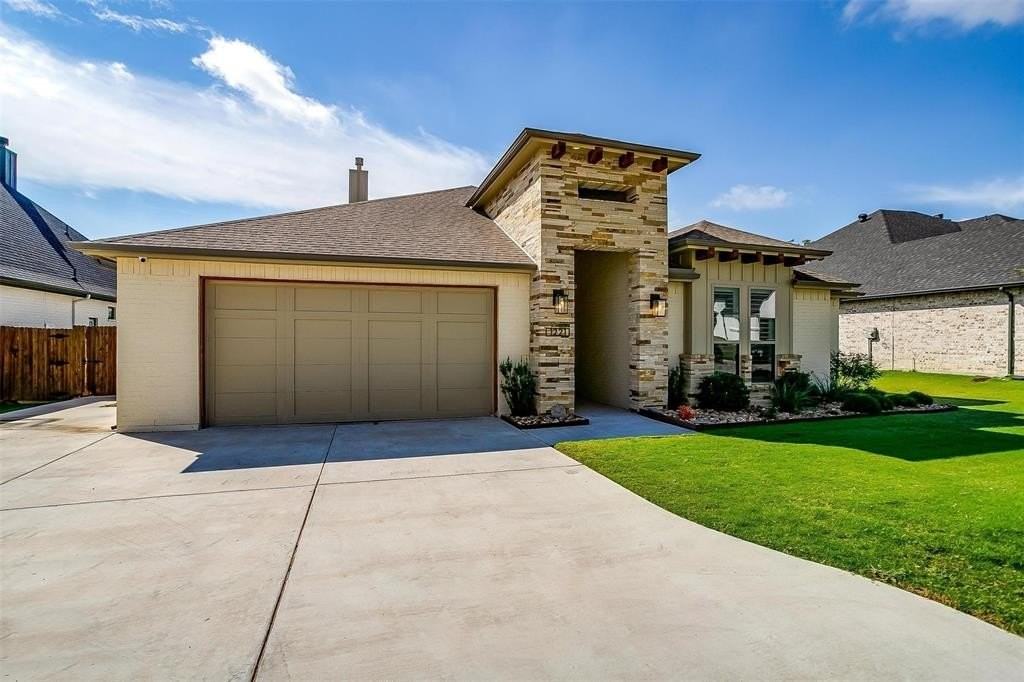 1221 Crown Valley Dr - Photo 2 of 37