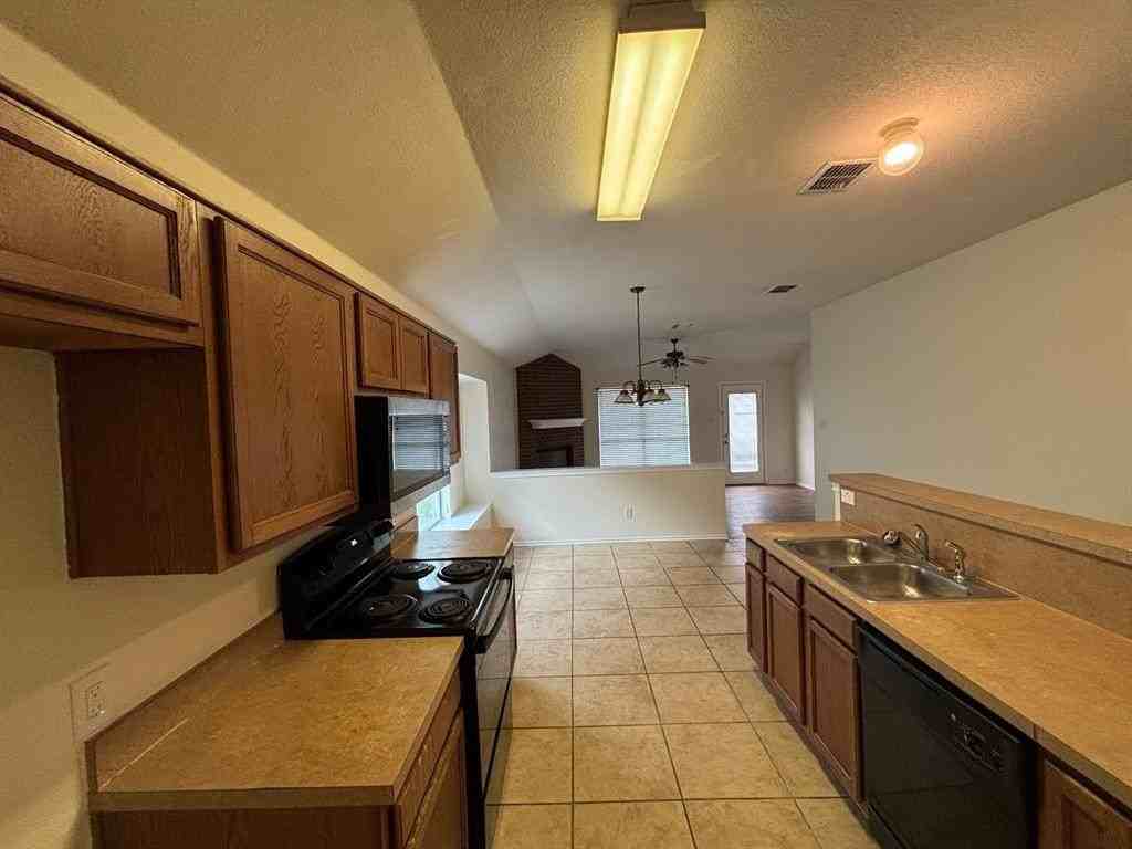 3408 Saint Vincent Rd - Photo 4 of 16