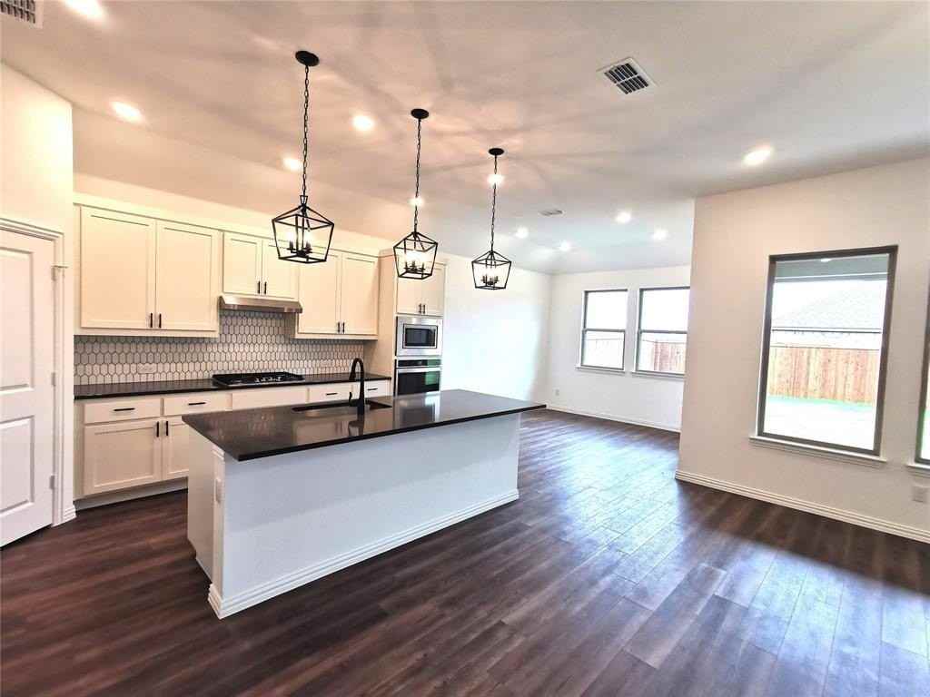 2510 Lovegrass Ln - Photo 3 of 16