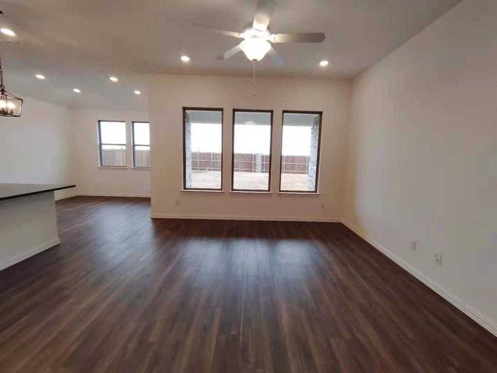 2510 Lovegrass Ln - Photo 4 of 16