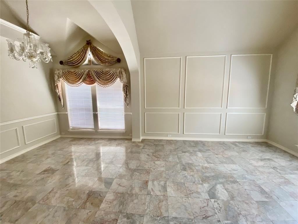 8004 Case Dr - Photo 3 of 23