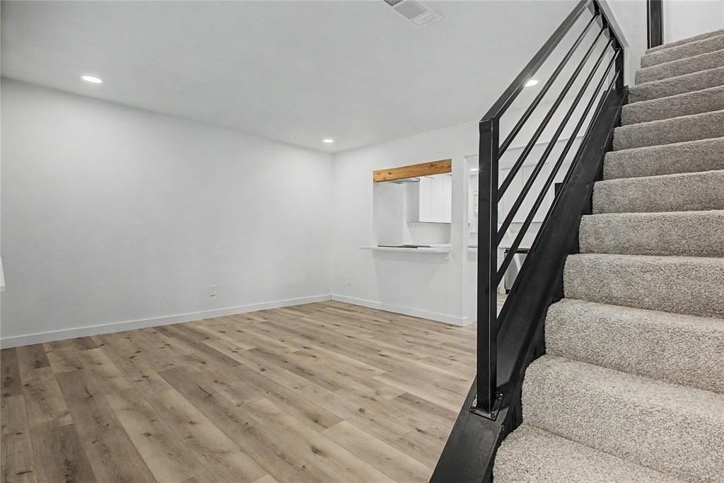 502 Rogers Way - Photo 2 of 23