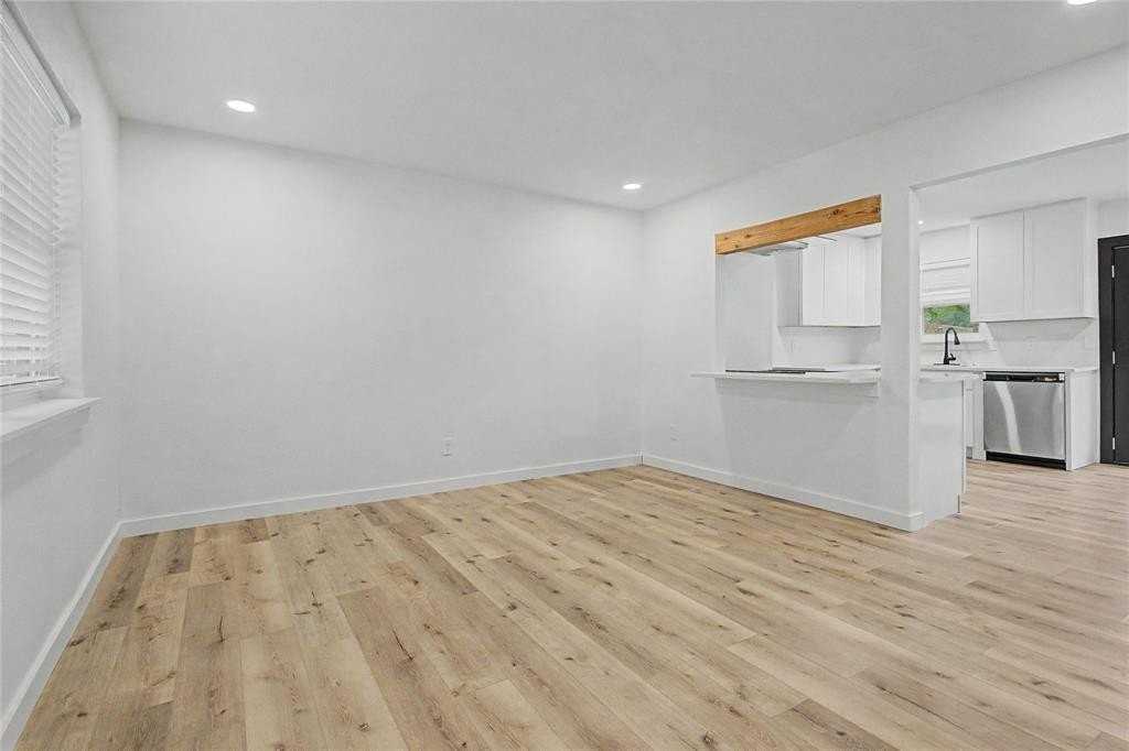 502 Rogers Way - Photo 4 of 23