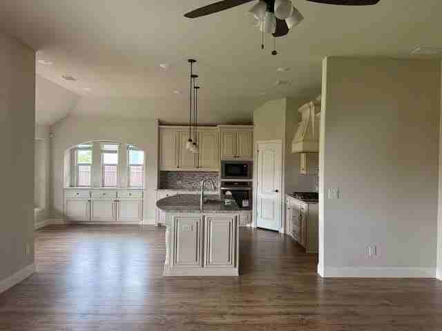 1009 Tree Shadow Ln - Photo 7 of 12