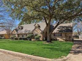 featured image of 1704 Venetian Cir