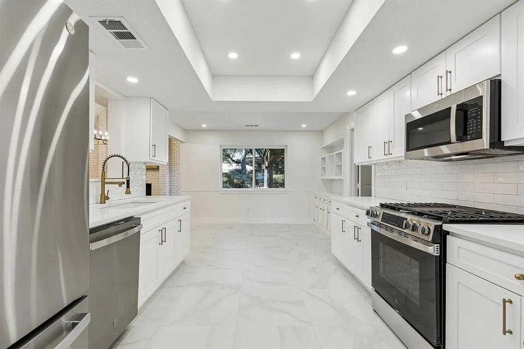 1704 Venetian Cir - Photo 5 of 16