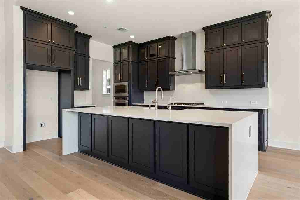 1161 Rochester Pl - Photo 3 of 39