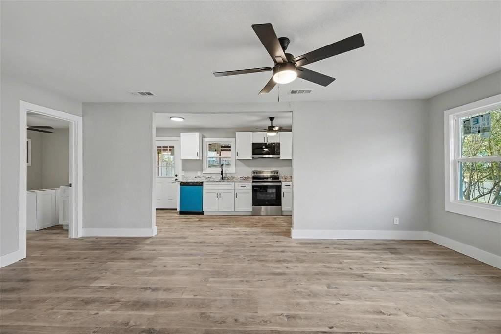 4220 Ramey Ave - Photo 4 of 24