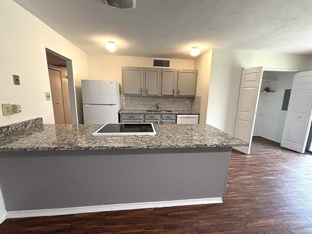 5620 Pearce St - Photo 3 of 24