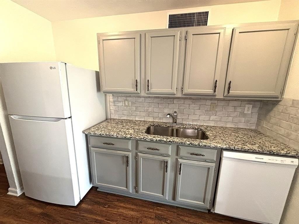 5620 Pearce St - Photo 4 of 24