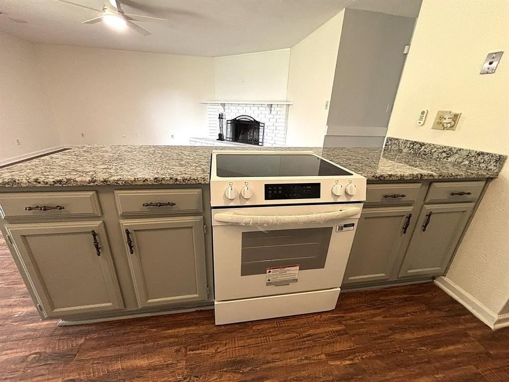 5620 Pearce St - Photo 5 of 24