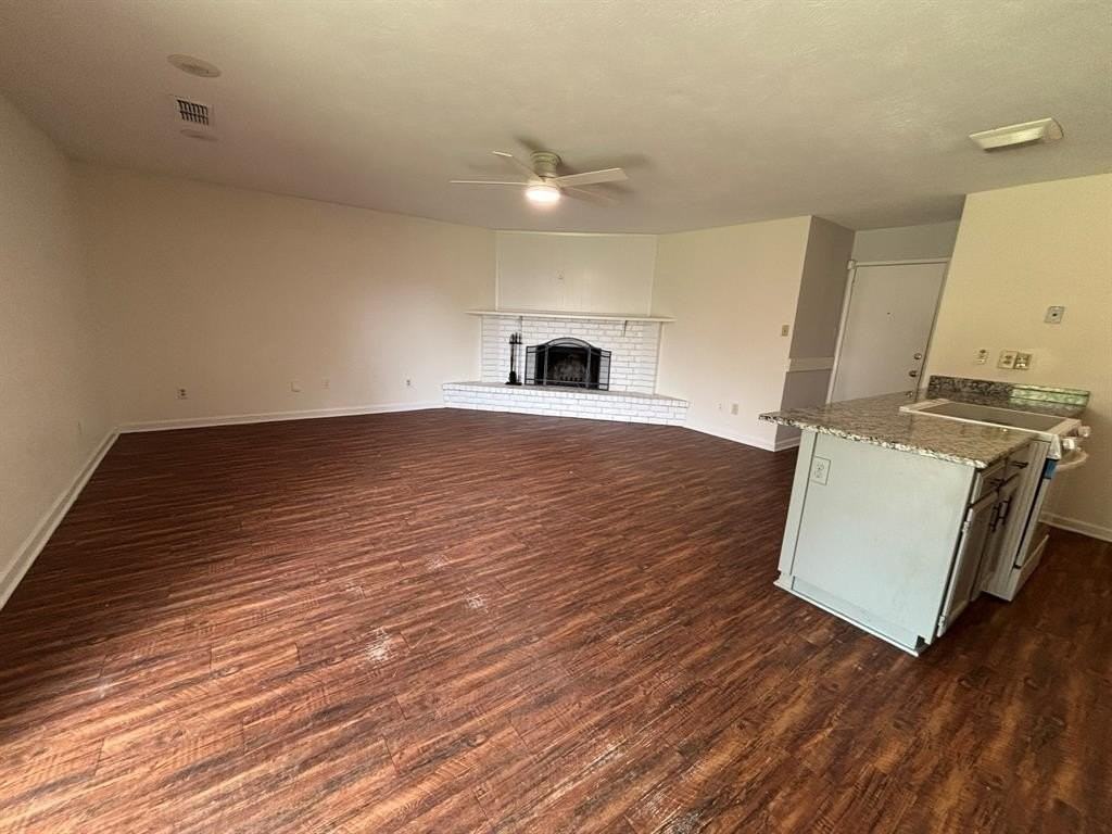 5620 Pearce St - Photo 6 of 24