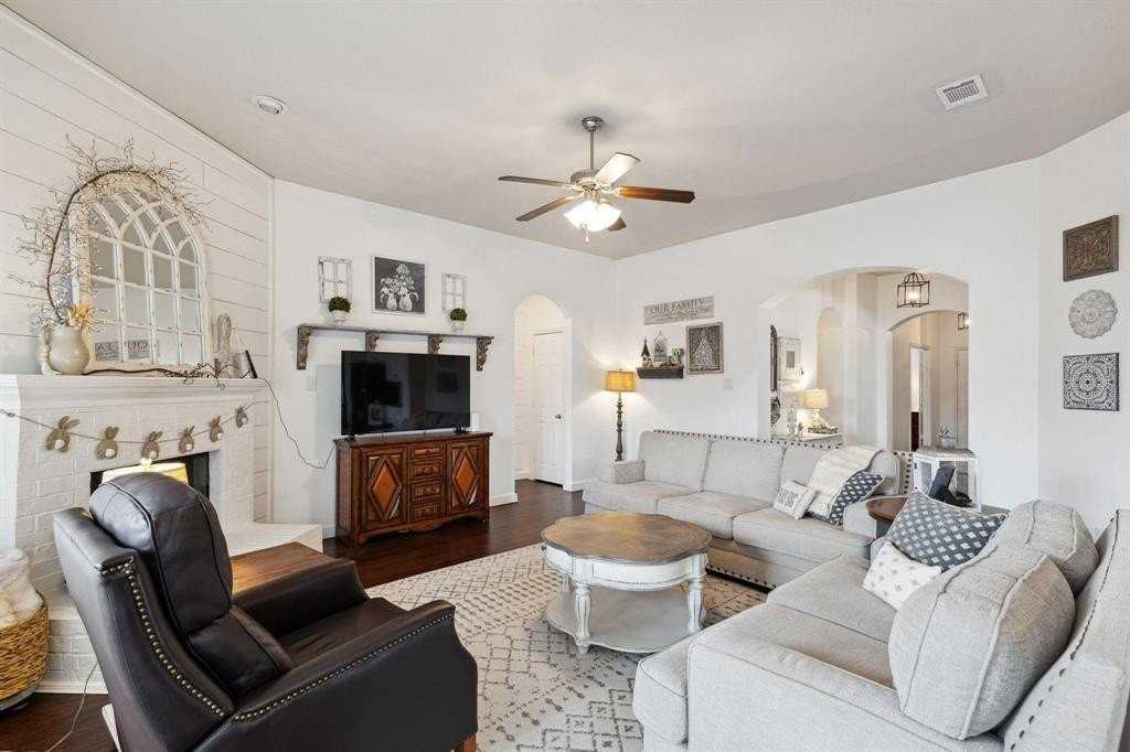 525 Braewick Dr - Photo 2 of 28