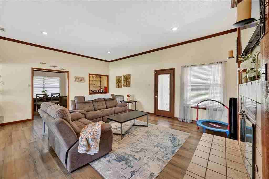 3921 Timberidge Dr - Photo 4 of 24