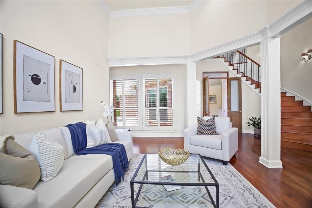 1807 Meadowcove Dr - Photo 3 of 35