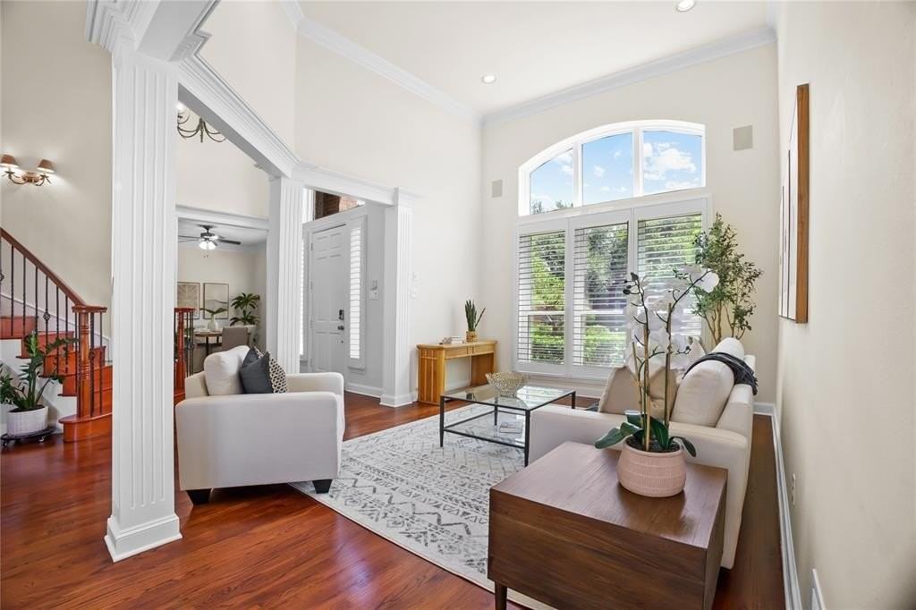 1807 Meadowcove Dr - Photo 4 of 35