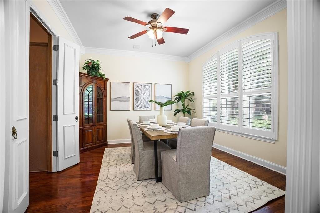 1807 Meadowcove Dr - Photo 5 of 35