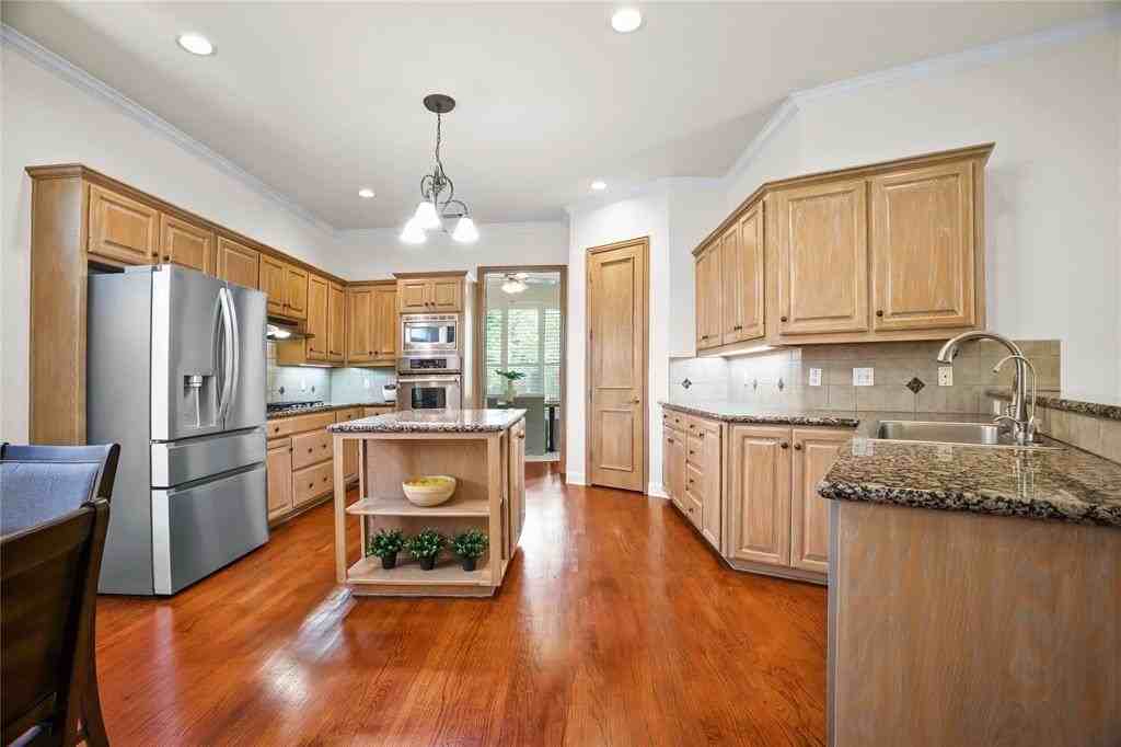 1807 Meadowcove Dr - Photo 7 of 35