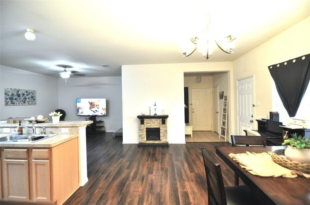 7512 Howling Coyote Ln - Photo 3 of 18