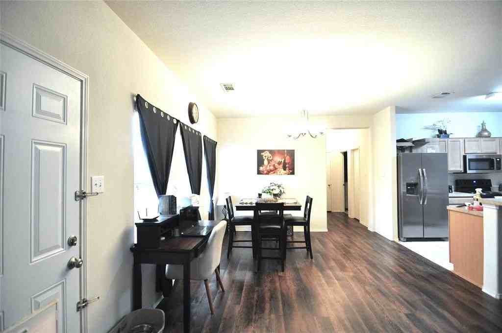 7512 Howling Coyote Ln - Photo 4 of 18