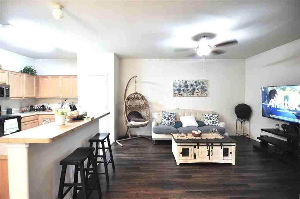 7512 Howling Coyote Ln - Photo 6 of 18