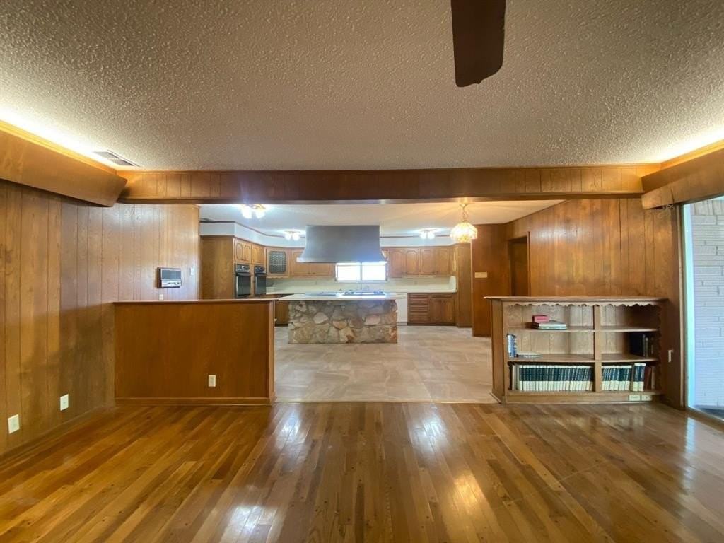 703 Merit St - Photo 7 of 39