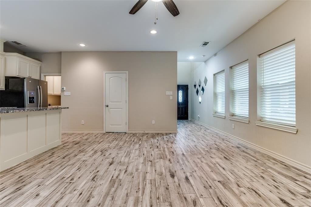 336 Austin Ave - Photo 4 of 25