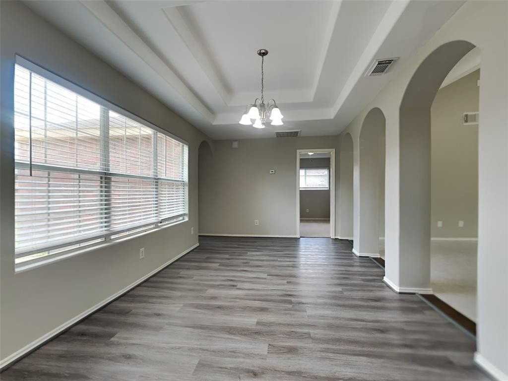 5513 Marina Dr - Photo 3 of 14