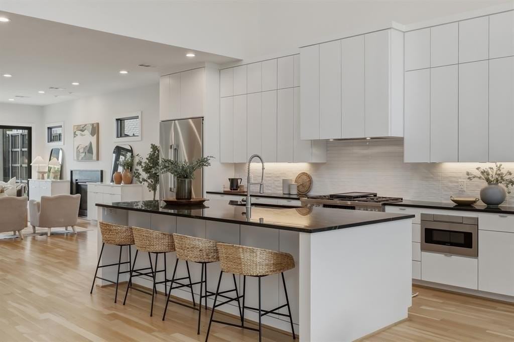 7340 Syracuse Dr - Photo 4 of 27