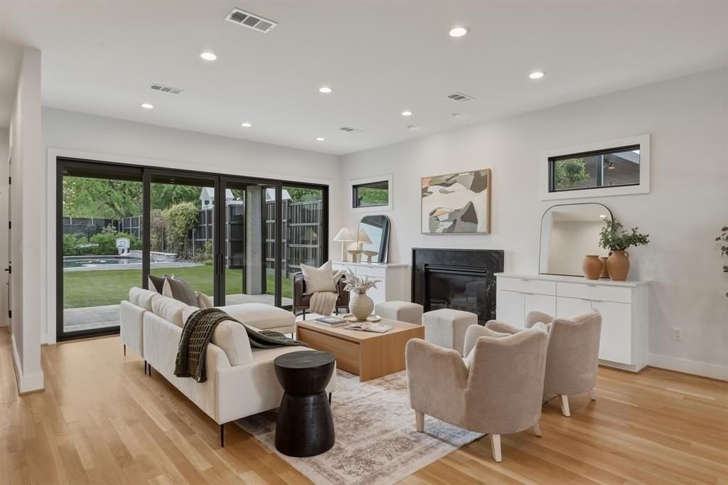 7340 Syracuse Dr - Photo 6 of 27