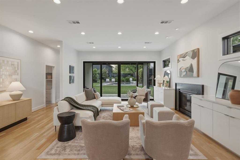 7340 Syracuse Dr - Photo 7 of 27