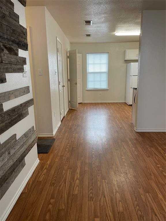 3204 Highview Ct - Photo 3 of 18