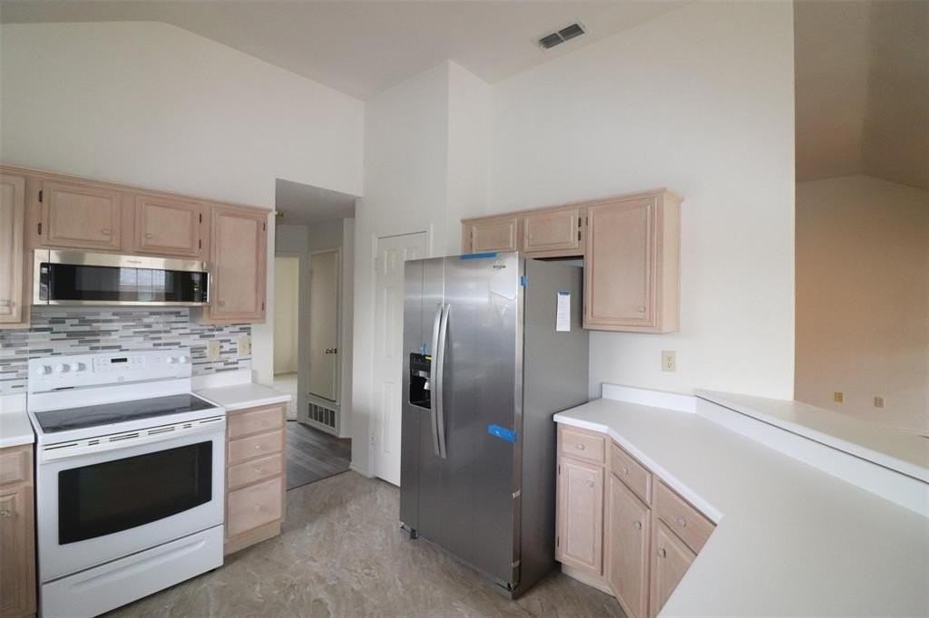 1101 Valley Branch Dr - Photo 3 of 10