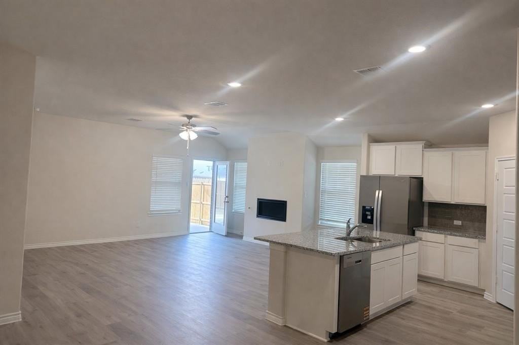 1323 Taggart St - Photo 3 of 11
