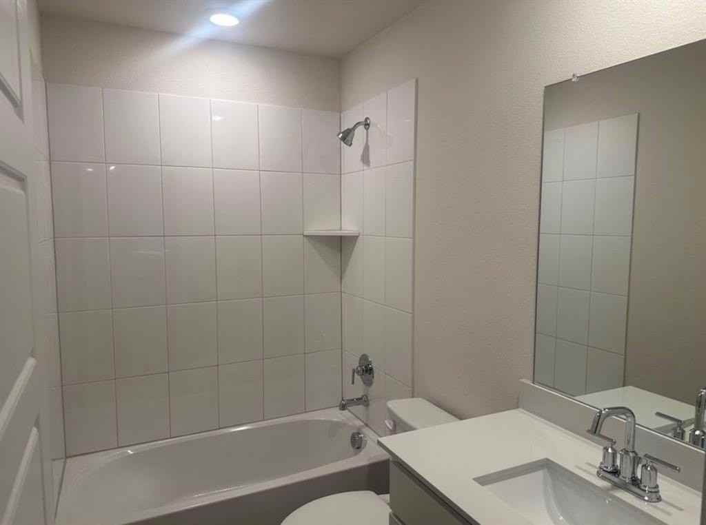 1323 Taggart St - Photo 5 of 11
