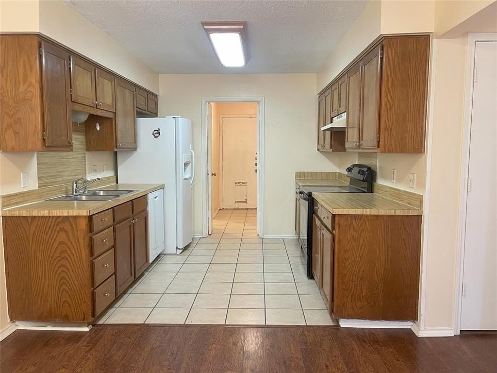 5719 Red Cactus Ct - Photo 4 of 13