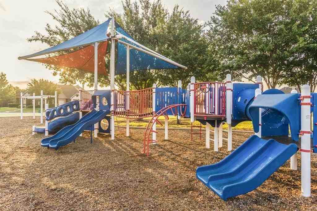 3515 Washington Dr - Photo 7 of 40