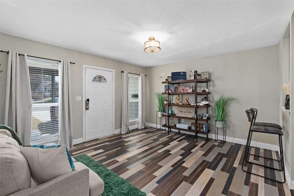 5808 Locke Ave - Photo 3 of 24