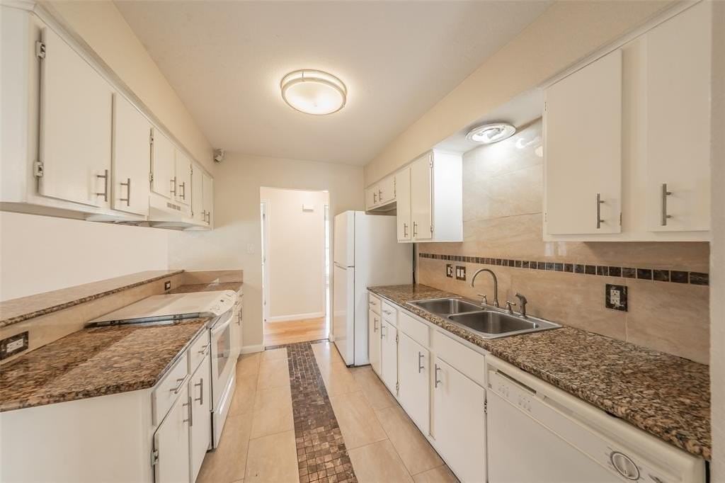 3812 Indian Wells Dr - Photo 2 of 24