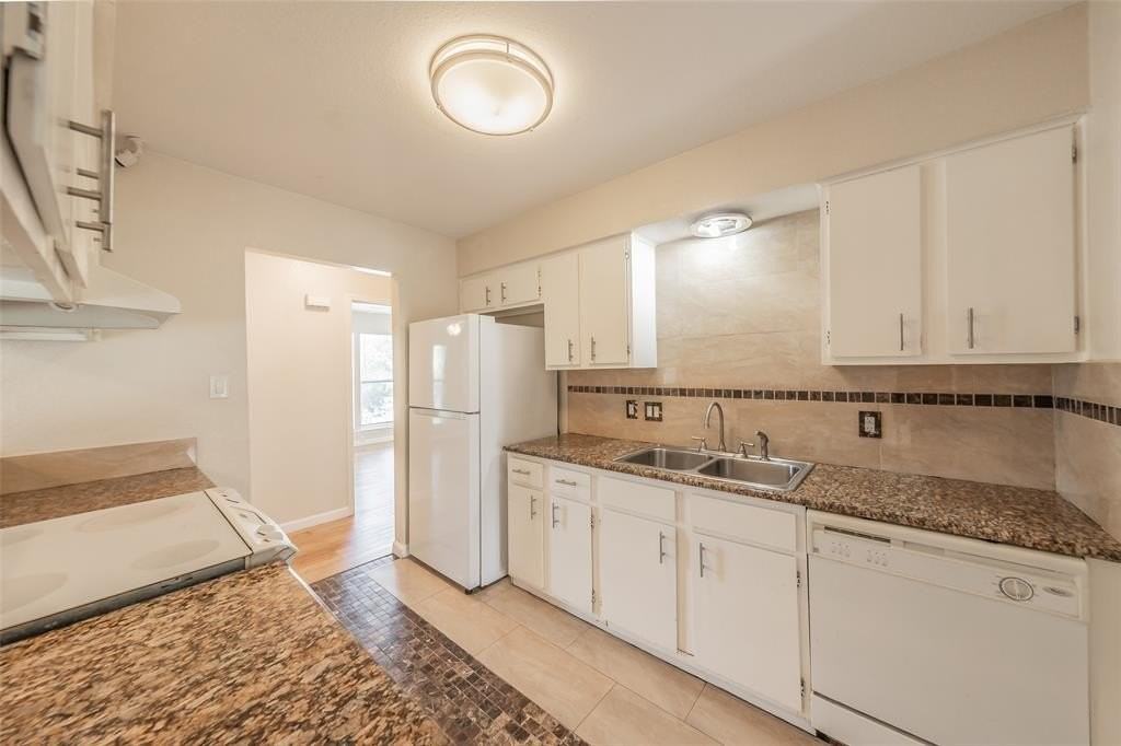 3812 Indian Wells Dr - Photo 3 of 24