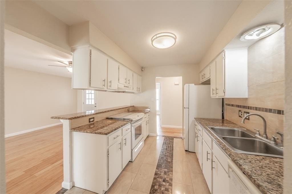 3812 Indian Wells Dr - Photo 5 of 24