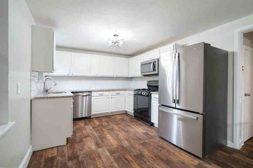 1614 Seevers Ave - Photo 3 of 19