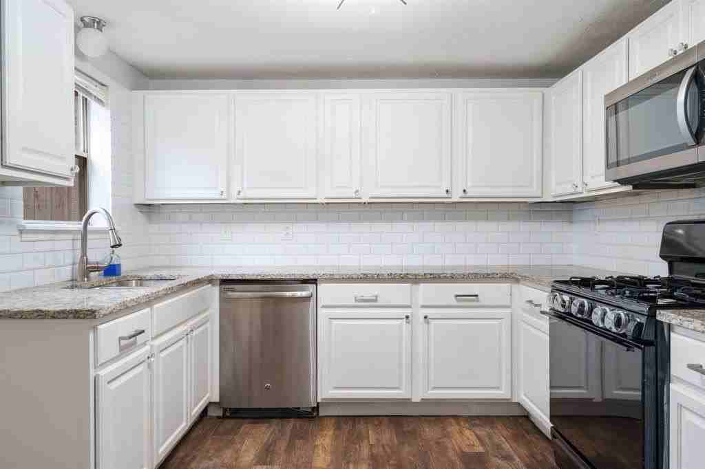 1614 Seevers Ave - Photo 4 of 19