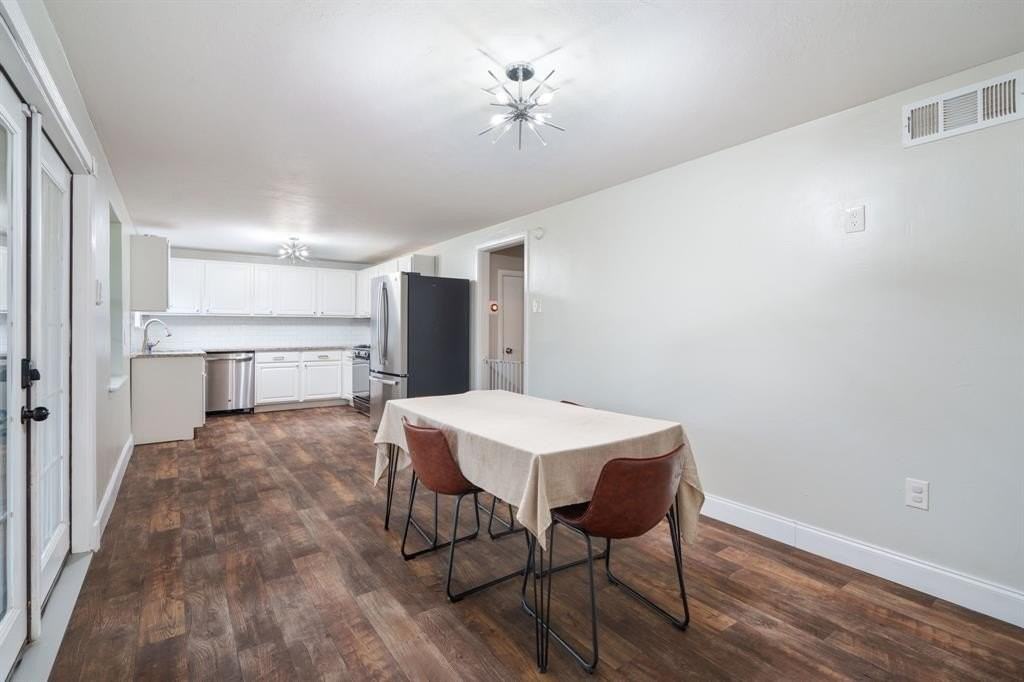 1614 Seevers Ave - Photo 6 of 19