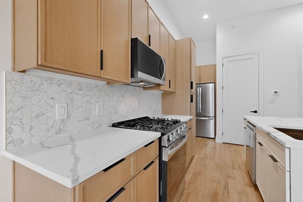 2080 Kelly Ave #109 - Photo 2 of 18