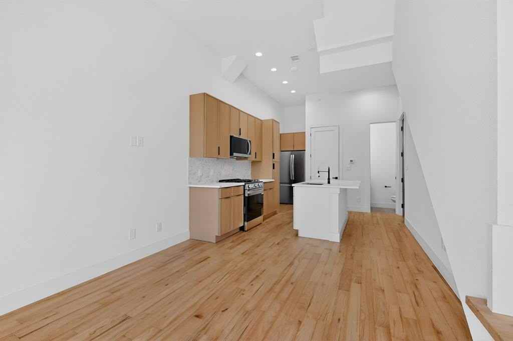 2080 Kelly Ave #109 - Photo 4 of 18